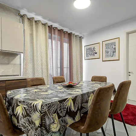 Cosy 3br With Backyard In Of By 360 Estates * グジラ