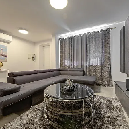 アパート Cosy 3br With Backyard In Of By 360 Estates