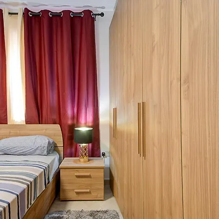 アパート Cosy 3br With Backyard In Of By 360 Estates グジラ