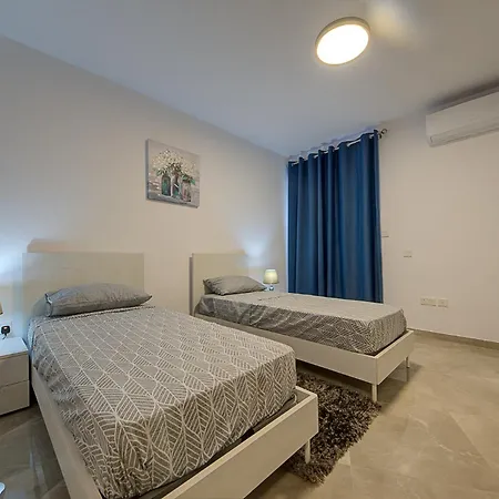 Cosy 3br With Backyard In Of By 360 Estates