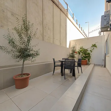Cosy 3br With Backyard In Of By 360 Estates *