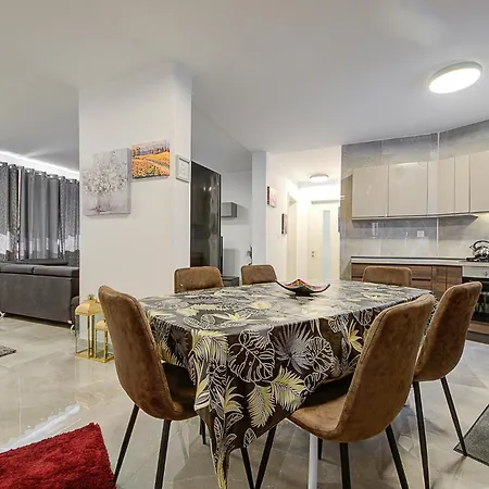Cosy 3br With Backyard In Of By 360 Estates Gzira