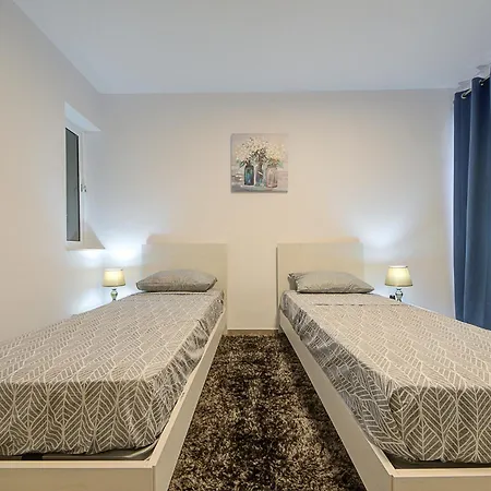 Cosy 3br With Backyard In Of By 360 Estates Apartament