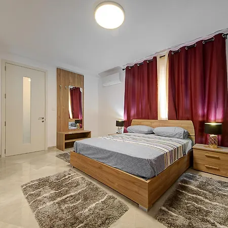 Cosy 3br With Backyard In Of By 360 Estates *