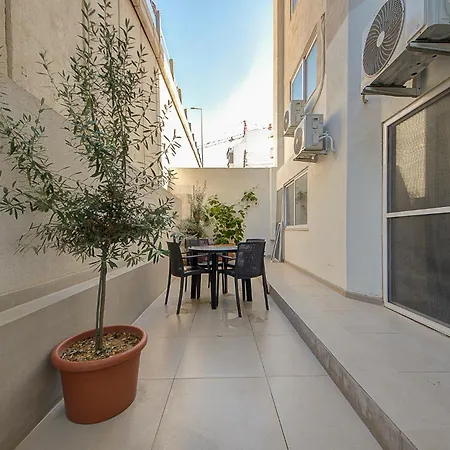 Cosy 3br With Backyard In Of By 360 Estates