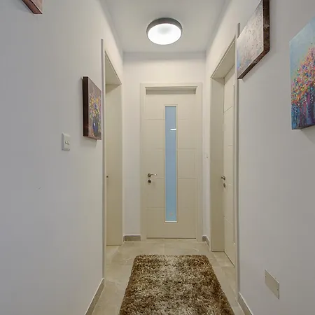 Cosy 3br With Backyard In Of By 360 Estates Gzira